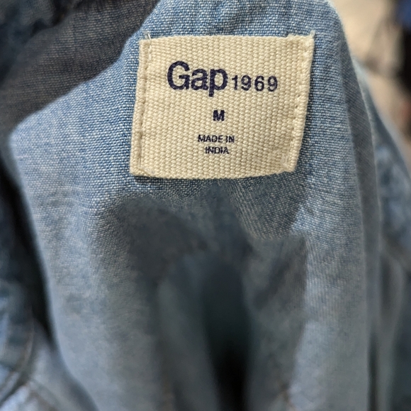 Gap Pearl Snap Button Denim Shirt - Picture 2 of 5